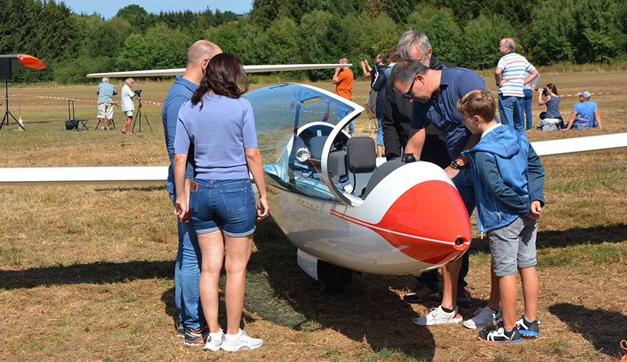 "EDKH" bot am Wochenende Flugsport hautnah