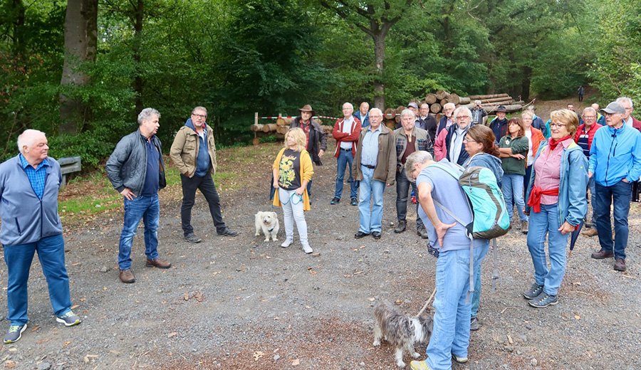 Eindrucksvoller Rundgang durchs 120-Trecker-Dorf