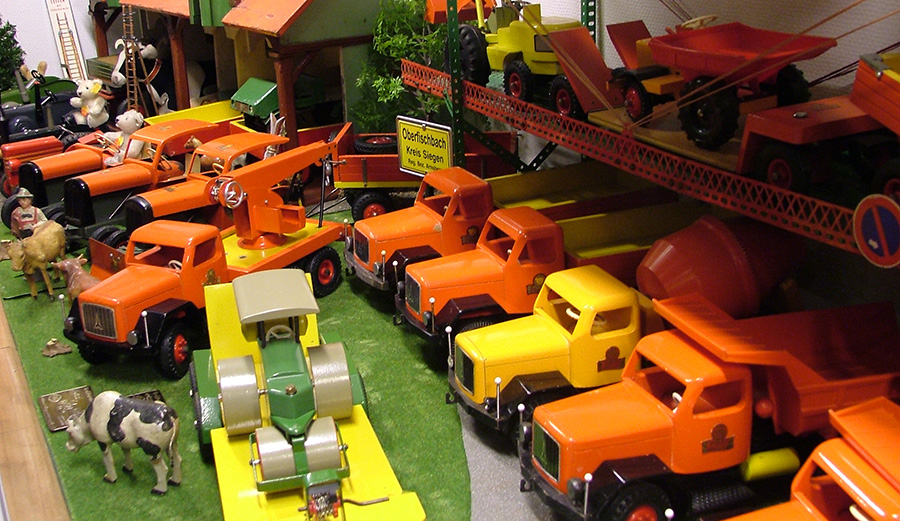 Ernst Bender zeigt seinen Steiff-Fuhrpark im Technikmuseum