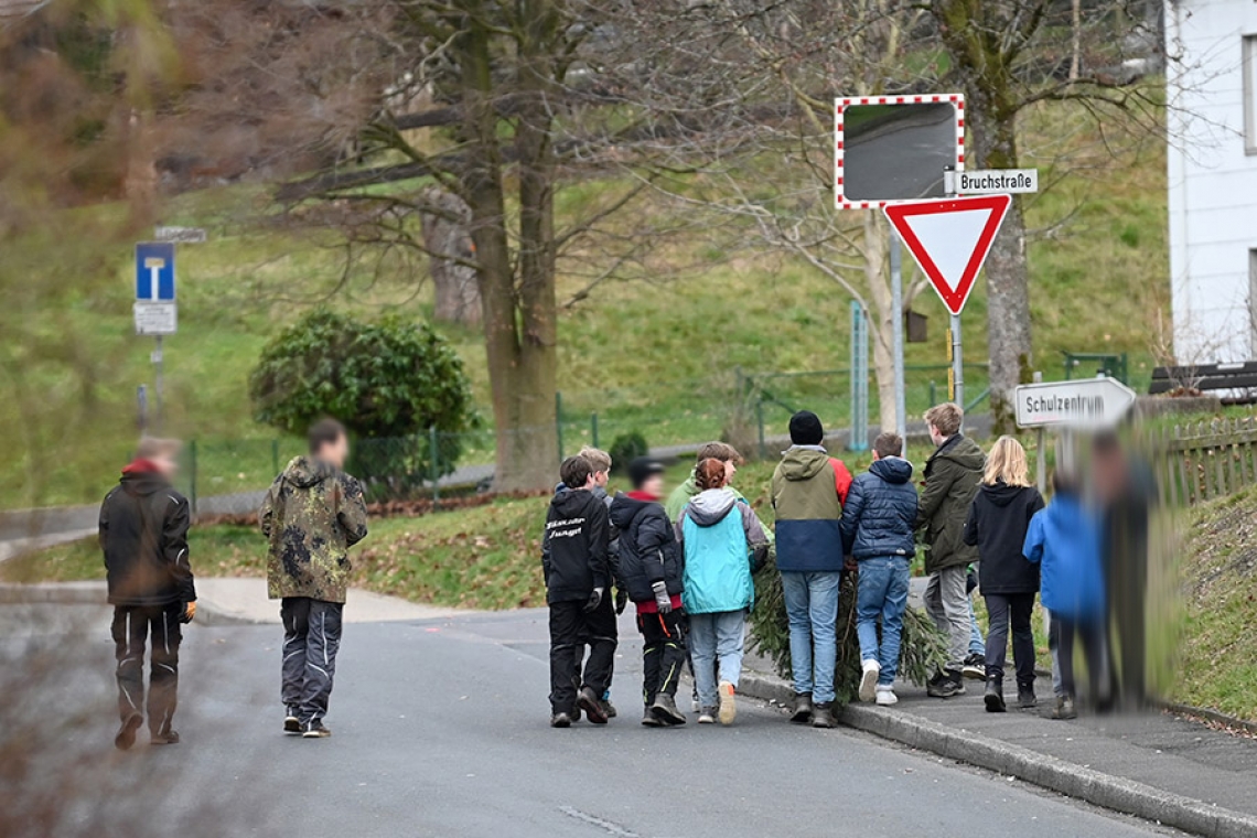 Weihnachtsbaumsammlung ruft erneut Polizei auf den Plan