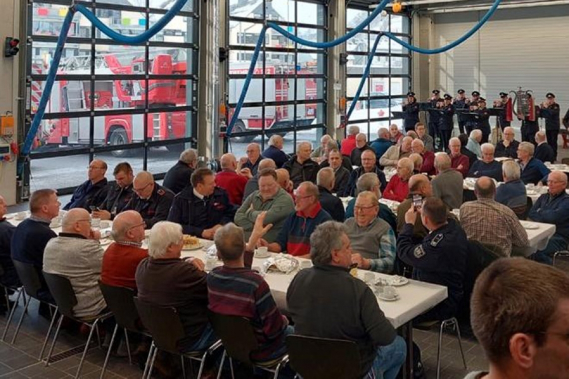 Alte Kameraden trafen sich im neuen Feuerwehrhaus