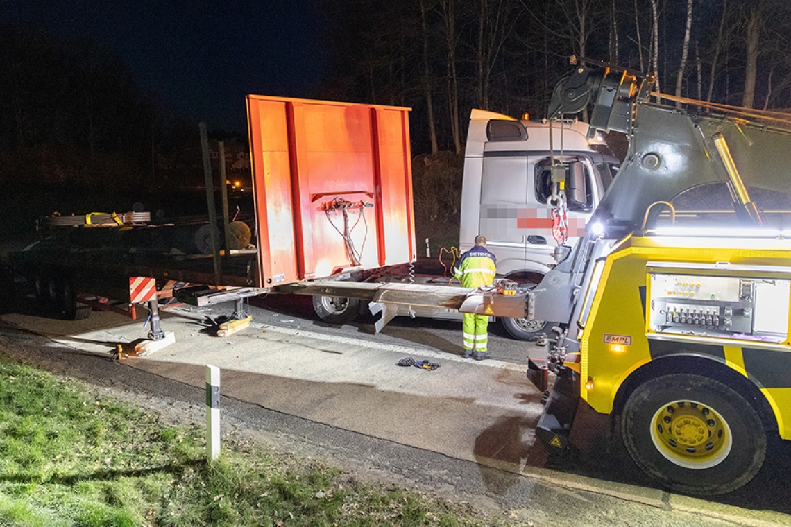 Autobahn nach Lkw-Unfall heute Nacht gesperrt