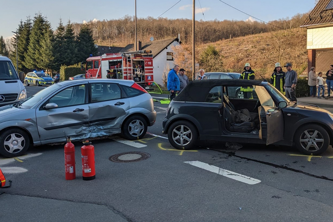 Sechs Verletzte bei schwerem Unfall in Lindenberg