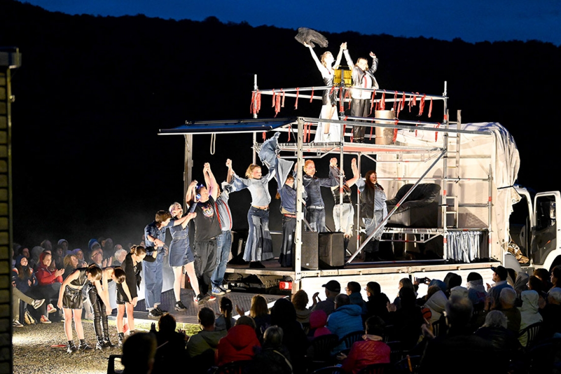 Bruchwerk Theater begeistert mit &quot;Der Drache&quot; auch im Nieselregen