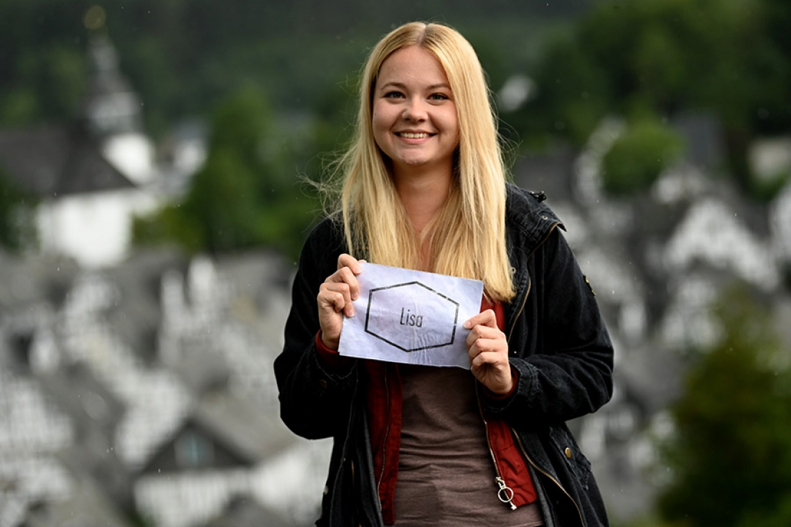 Lisa spielt bei SAT1-Show &quot;99 - Eine:r schlägt sie alle&quot; mit