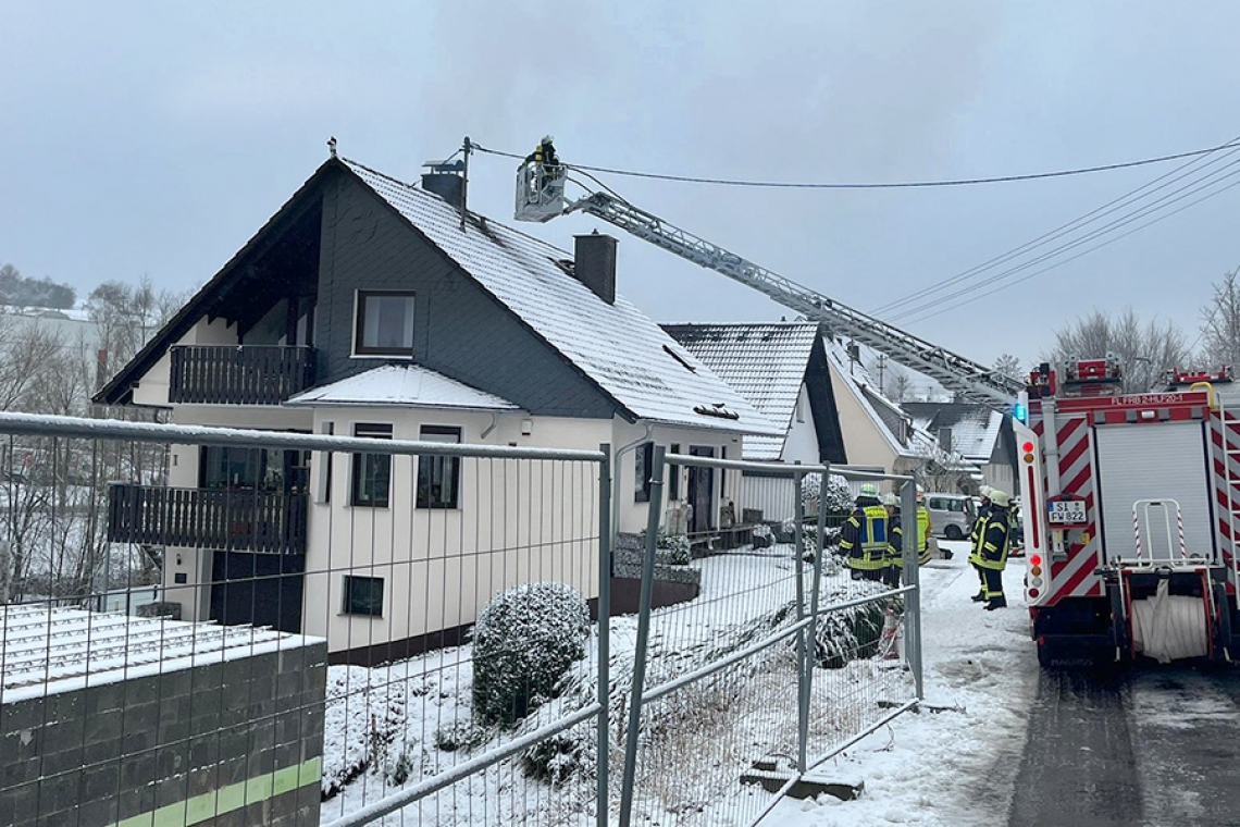 Brennender Kamin alarmiert Feuerwehr nach Bockseifen