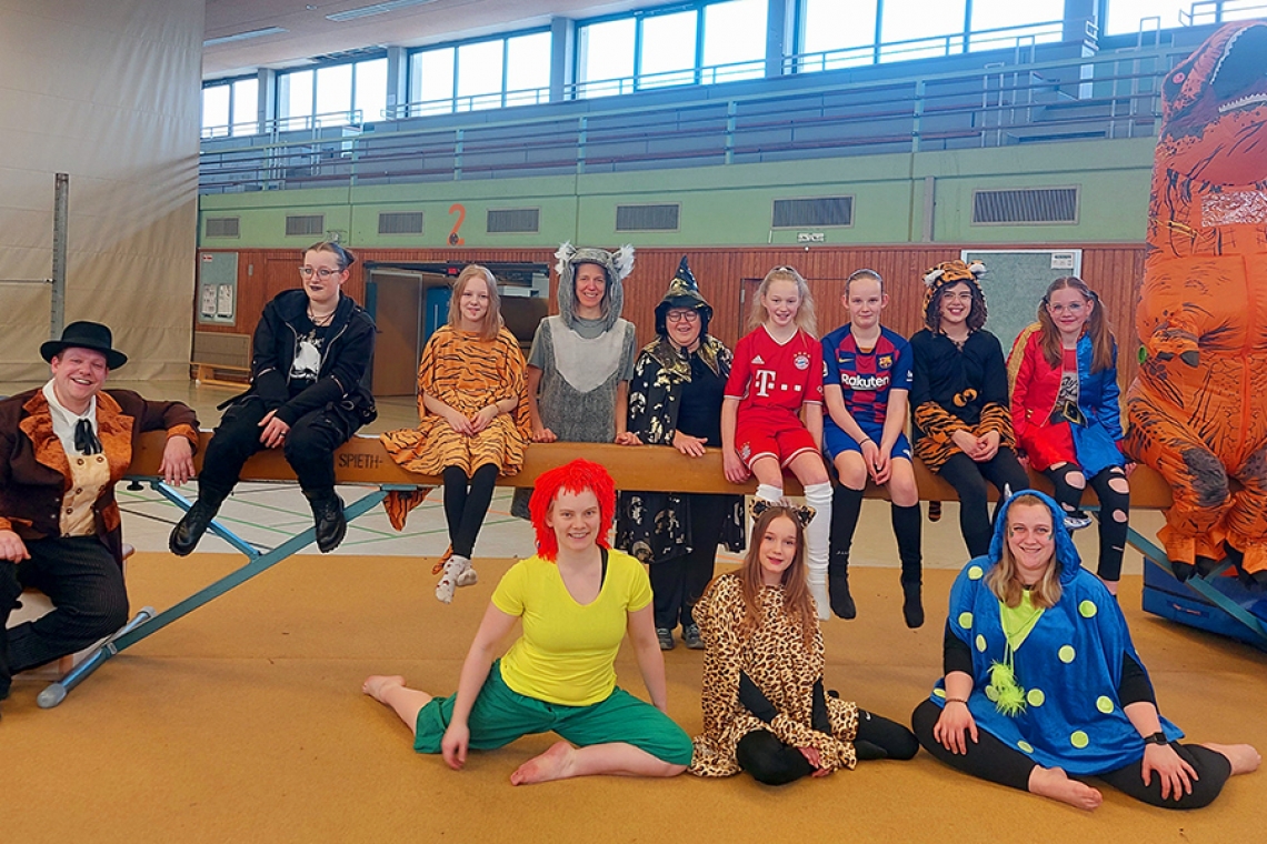 Am Rosenmontag hieß es in der Sporthalle &quot;Helau&quot; und &quot;Alaaf&quot;