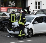 Schwerer Unfall auf der Olper Straße: sechs Menschen verletzt