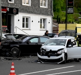 Schwerer Unfall auf der Olper Straße: sechs Menschen verletzt