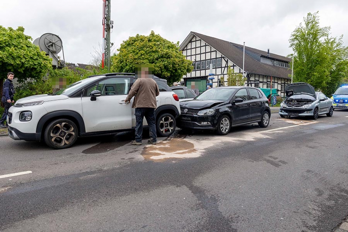 "Domino-Unfall" mit hohem Sachschaden