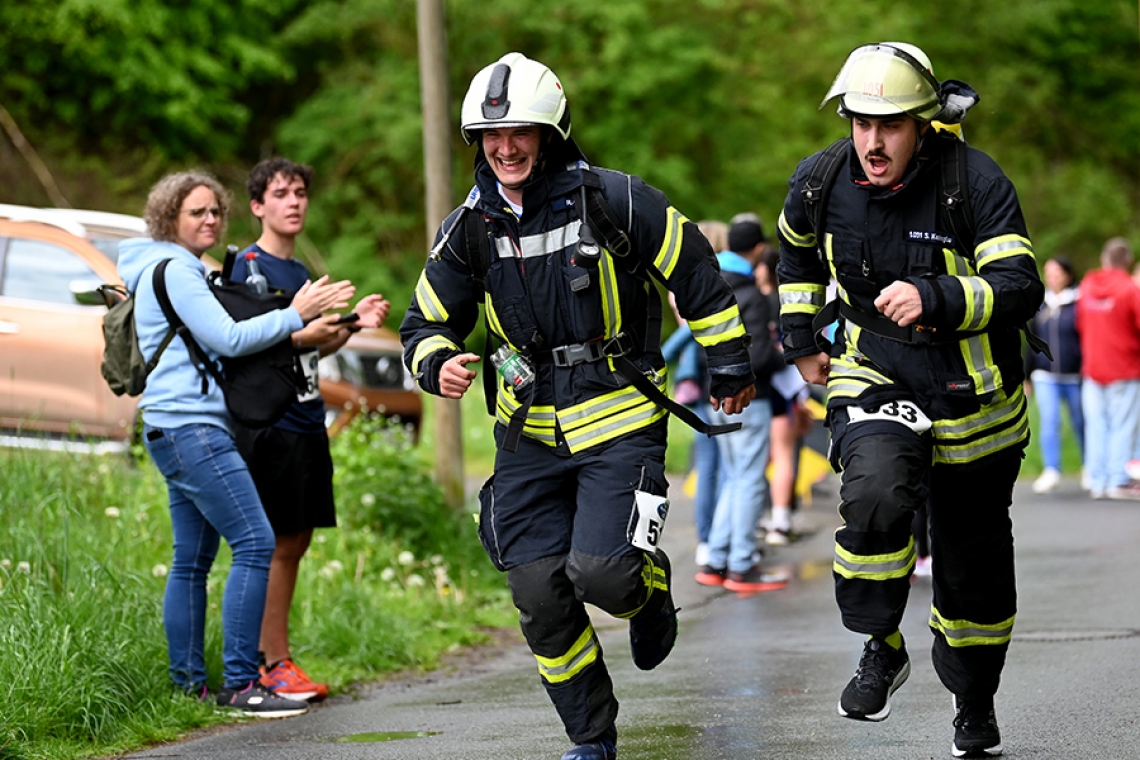 Feuerwehrleute waren die Stars beim 16. Flecker Tunnellauf