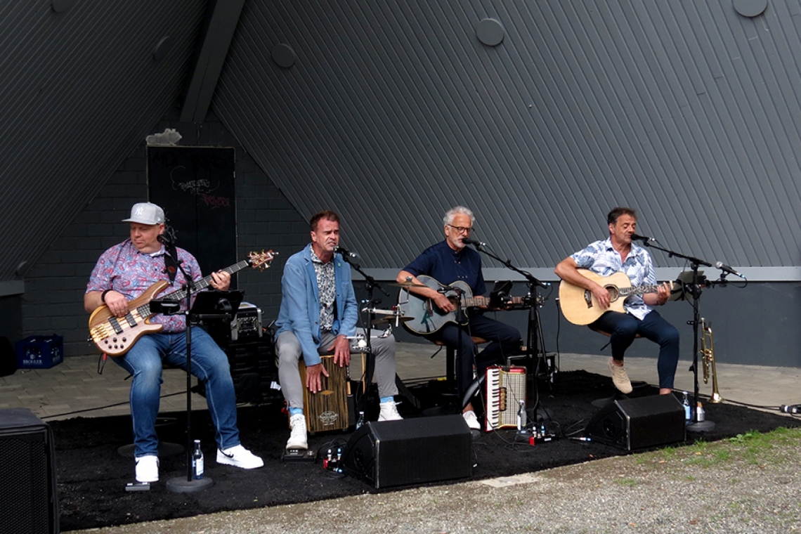 &quot;Acoustics&quot; begeistert zum Start der Kurparkkonzerte mit vielen Oldies