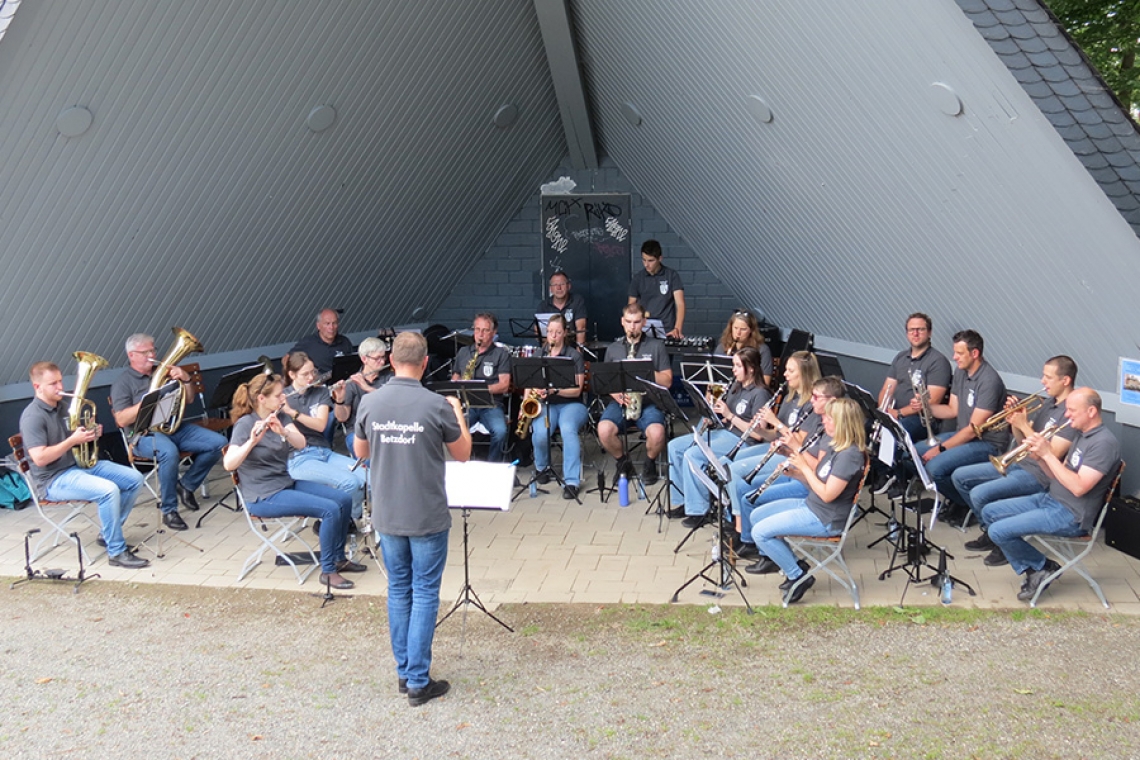 Melodien von Fliegern, Farbfilmen und Helene Fischer