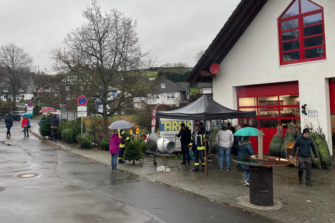 Feuerwehr Lindenberg hatte für jeden den passenden Baum parat