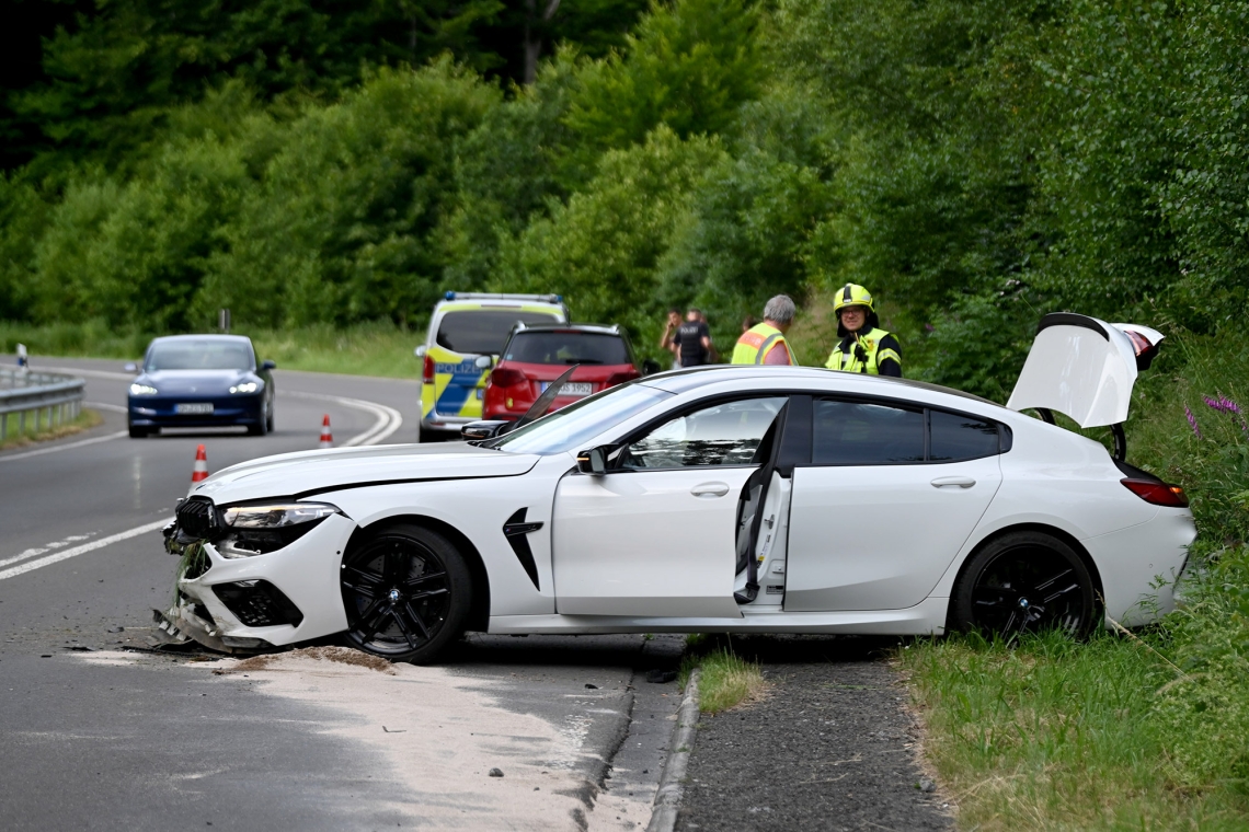 Teurer Spaß: Betrunkener Fahrer zerlegt BMW M8 am Löffelberg