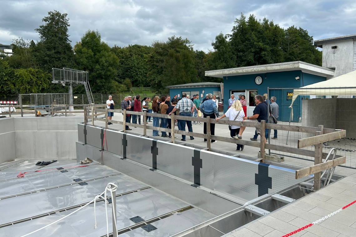 Viele Besucher machten sich ein Bild von der Freibad-Baustelle