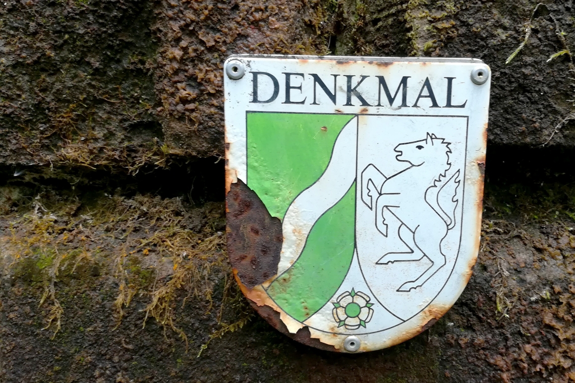 Land lässt Eigentümer von Denkmälern im Regen stehen