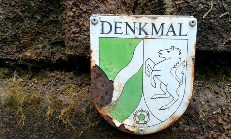 Land lässt Eigentümer von Denkmälern im Regen stehen