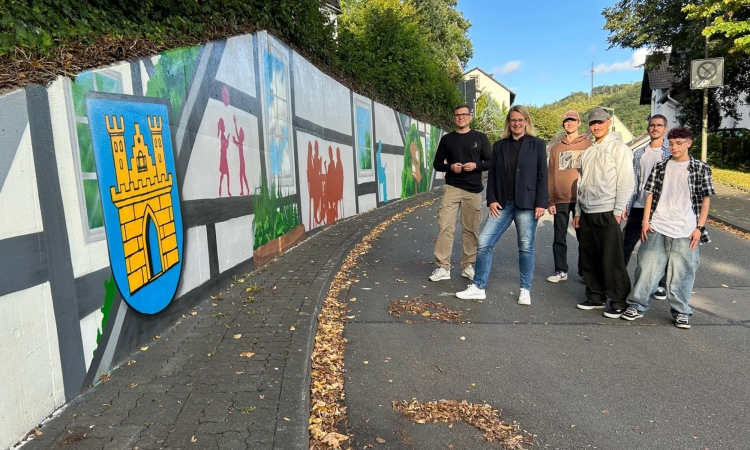 Graffiti-Projekt macht aus tristem Grau bunte Alltagsszenen