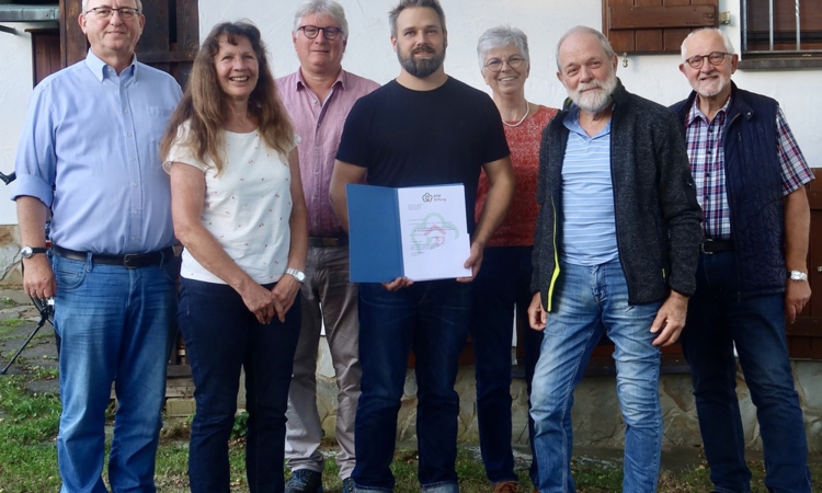 NRW-Stiftung fördert Heimatverein Heisberg für neues Mobiliar