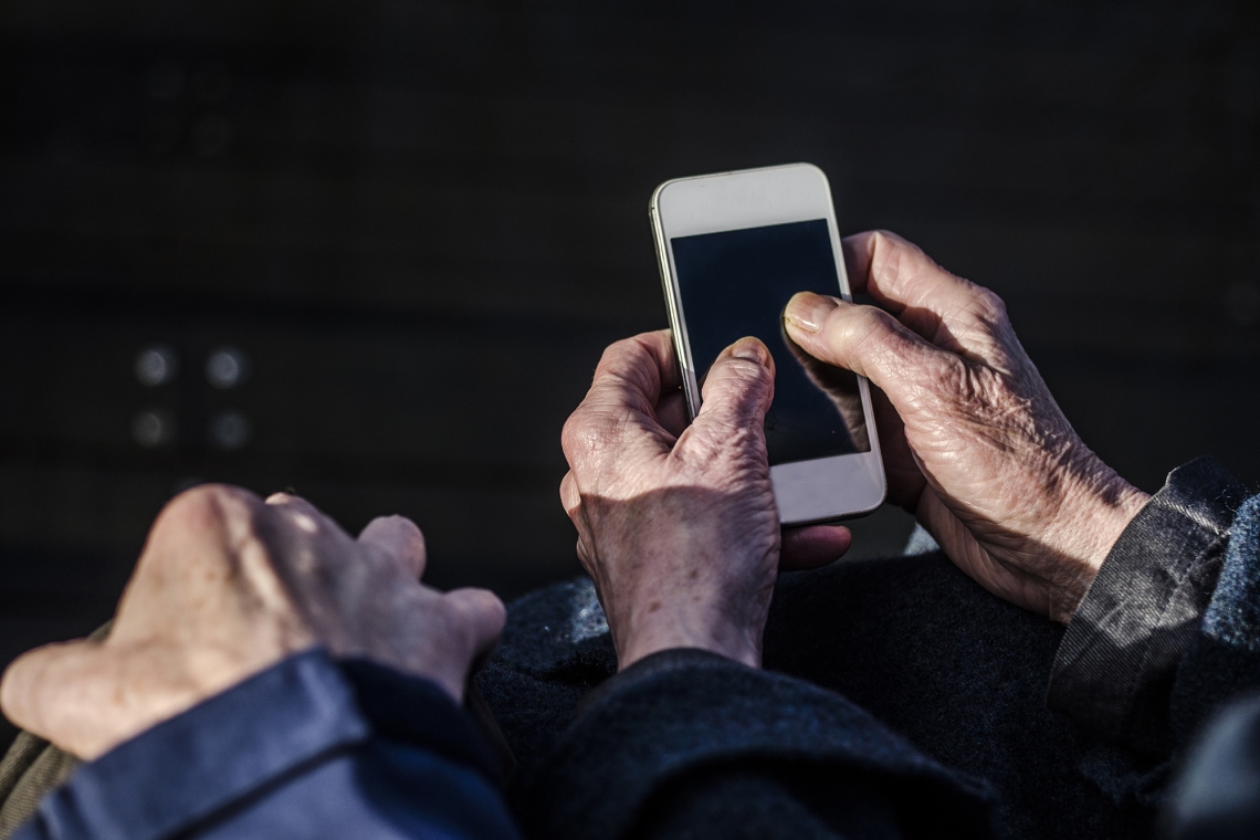 Schüler helfen Senioren: Kurs macht fit für Smartphone und Tablet