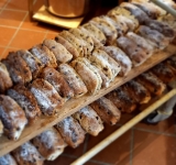 Ungebetener Hotelgast duscht, randaliert und verletzt Polizisten