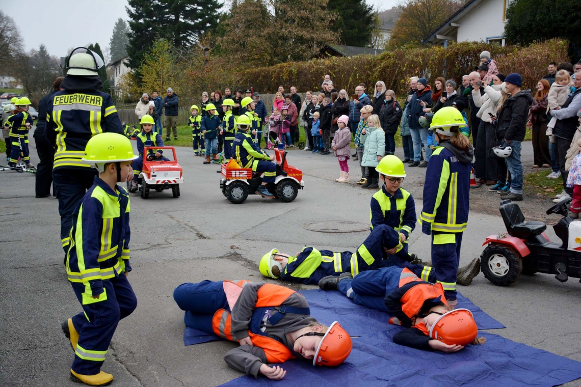 Spektakuläre Einsatzszenarien beim Saisonfinale der Feuerwehr