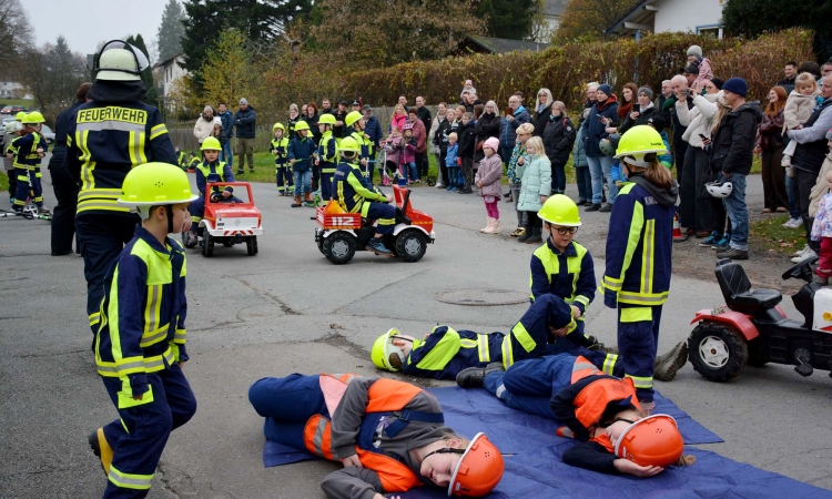 Spektakuläre Einsatzszenarien beim Saisonfinale der Feuerwehr