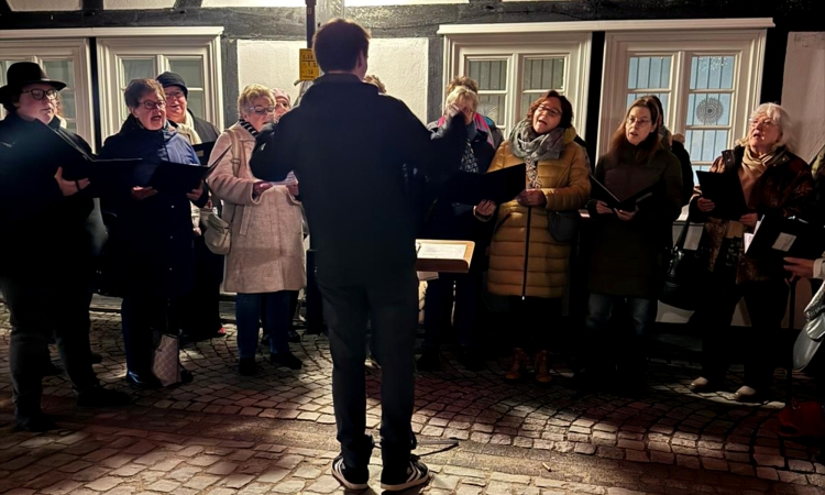 Märchenhafter Adventskalender: Erstes Fenster im Alten Flecken enthüllt