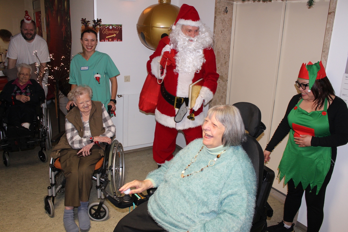 Stimmungsvoller Weihnachtszauber im Altenzentrum