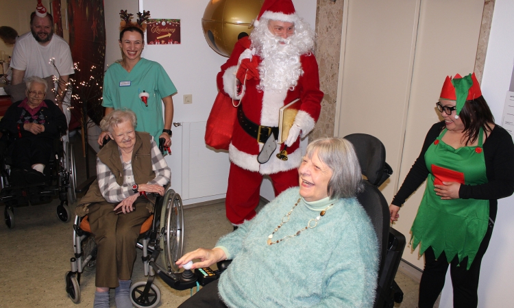 Stimmungsvoller Weihnachtszauber im Altenzentrum