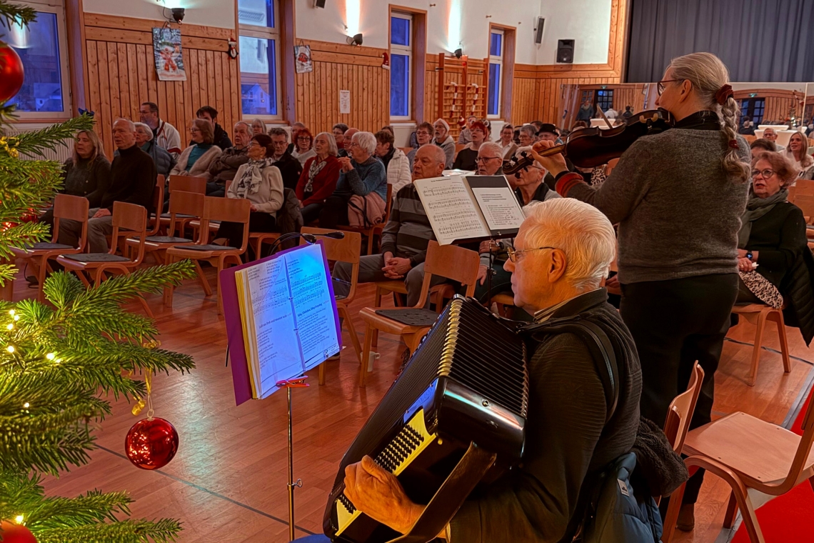 Gemeinsam singen, Gutes tun: Weihnachtssingen in der Lagemann-Halle
