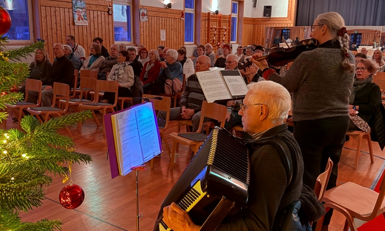 Gemeinsam singen, Gutes tun: Weihnachtssingen in der Lagemann-Halle