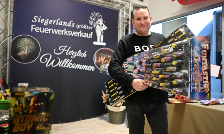 Bunte Lichter und heiße Waffeln: Feuerwerksverkauf ab Montag