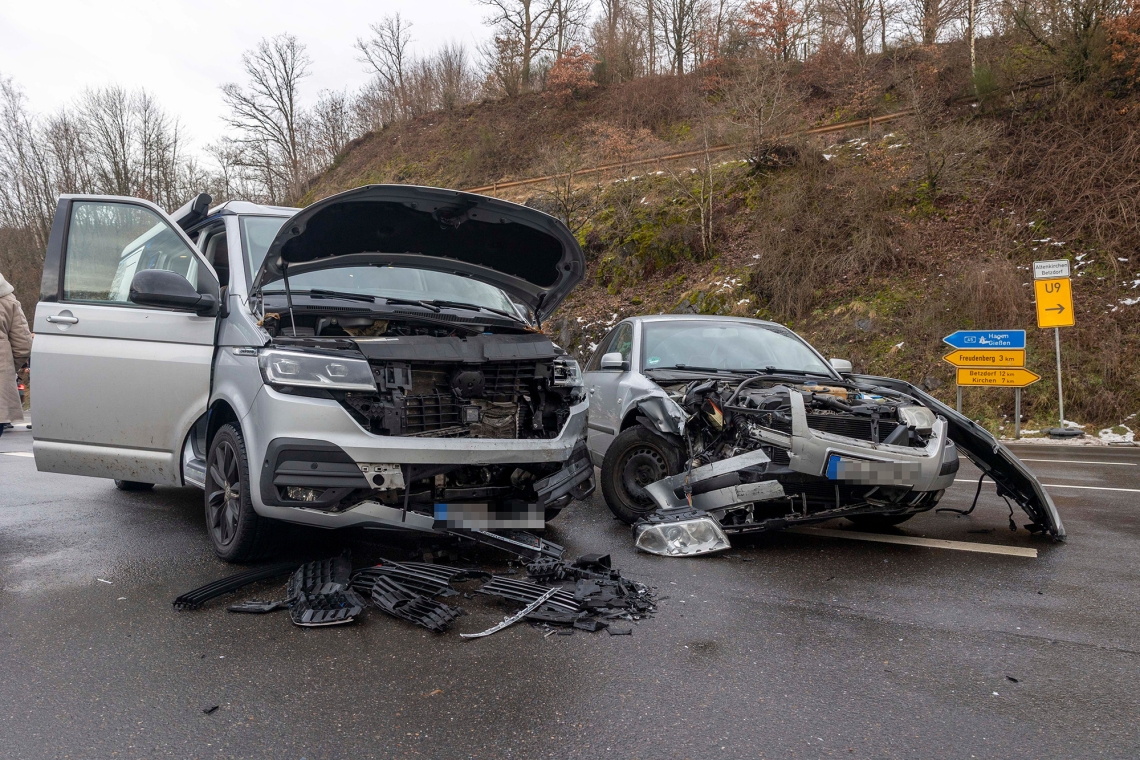 Hoher Blechschaden bei Unfall am Dienstag in Niederndorf