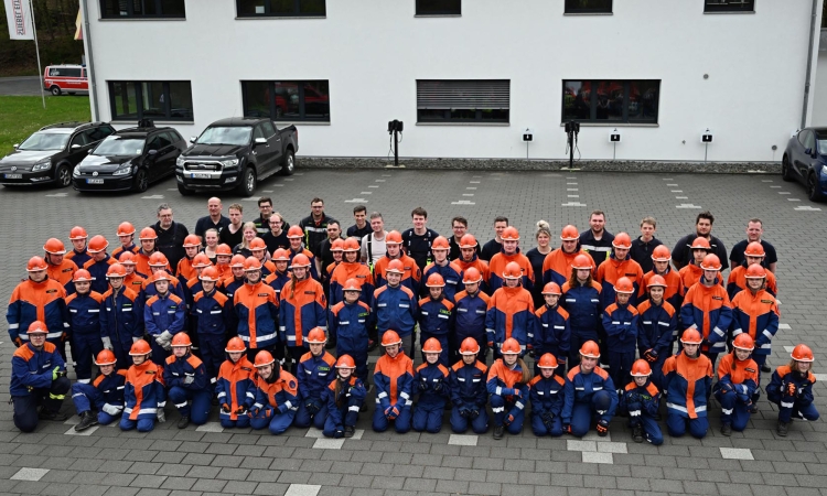 Starker Auftritt zum Saisonstart: Jugendfeuerwehr überzeugt in Alchen