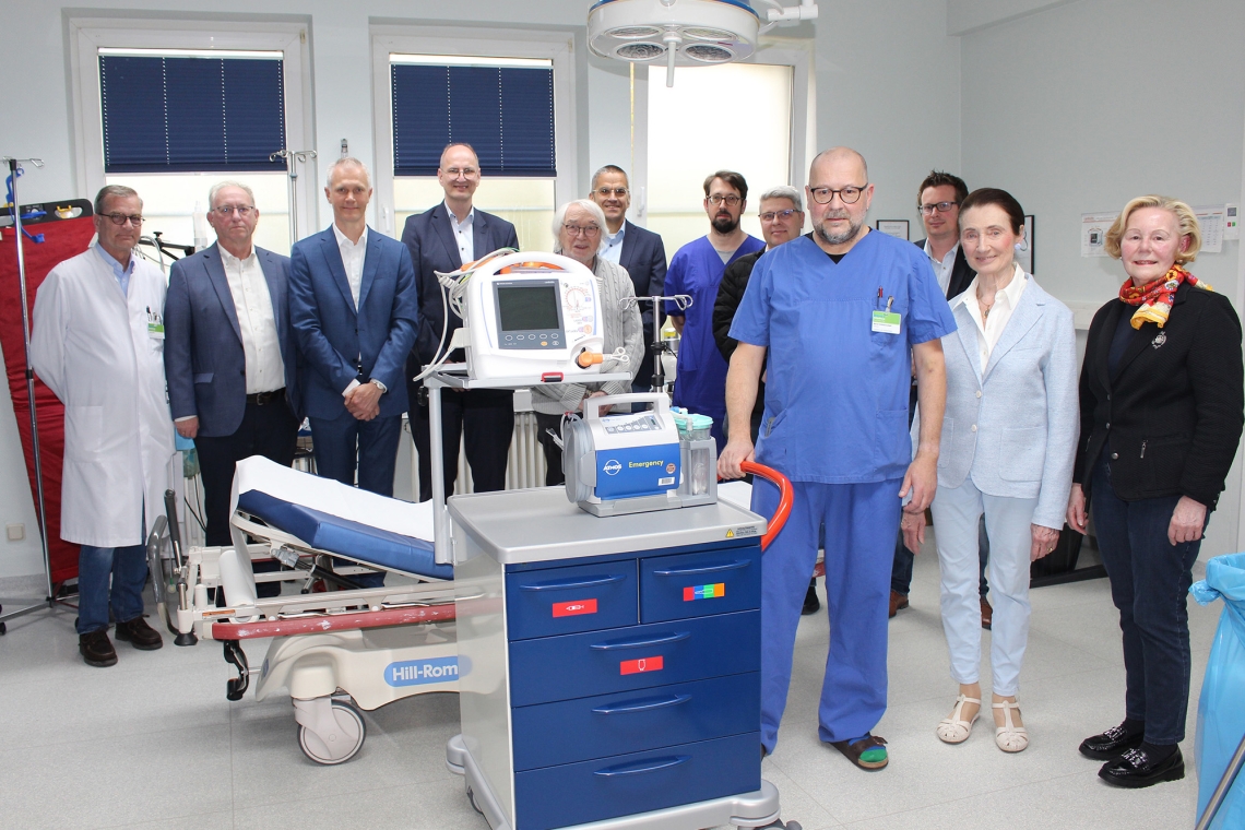 Förderverein übergibt neuen Notfall-Wagen fürs Bethesda-Krankenhaus