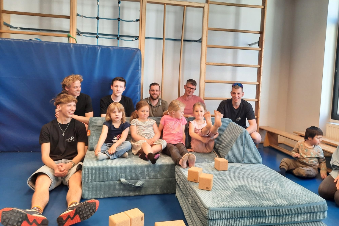 Erst feiern, dann helfen: Büscher Jungs spenden für die Jüngsten