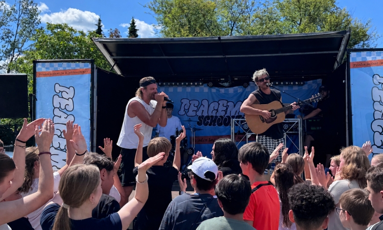 Festivalfeeling auf dem Schulhof: Peacemaker Schooltour an der Gesamtschule