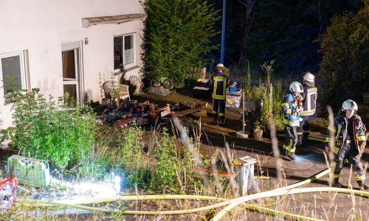 Feuer nach lautem Knall: Bewohner konnten sich retten