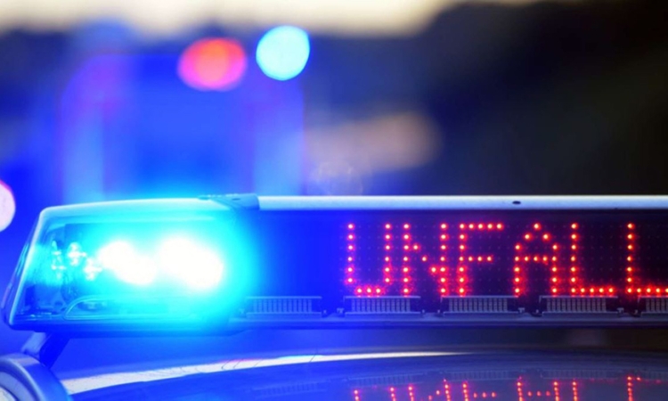 Kind kollidiert im Hammerweg mit Klein-Lkw - Polizei sucht Zeugen