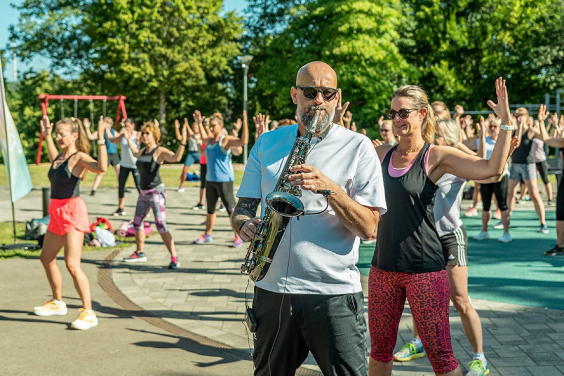 Fitness, Musik und gute Laune: Sunday Morning Workout begeistert im Kurpark