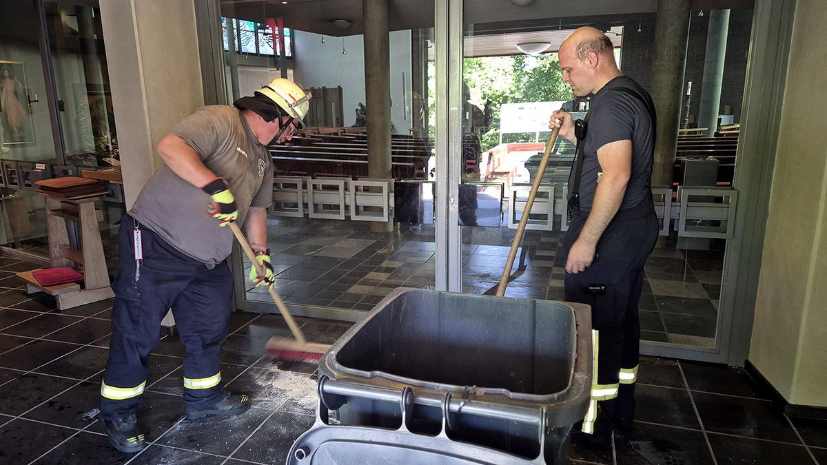 Ende Juni brach ein Feuer im Eingangsbereich der katholischen Kirche aus. Seitdem ist der Kirchenraum geschlossen - und wird es auch vorerst bleiben. (Foto: Kai Osthoff)