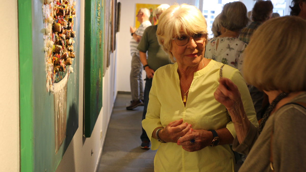  Anne Freudenberger stellt mit „Guck mal KUNST" ihre Arbeiten im 4Fachwerk-Museum im Alten Flecken aus. Die Arbeiten sind bis zum 20. September in der Altstadt zu sehen. 