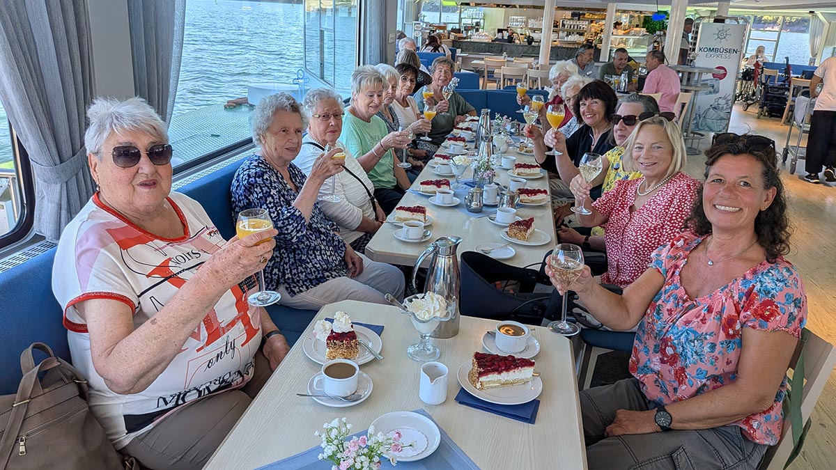 Ausflug auf der Bigge: Die Seniorinnen genossen die unbeschwerten Stunden auf dem Schiff.