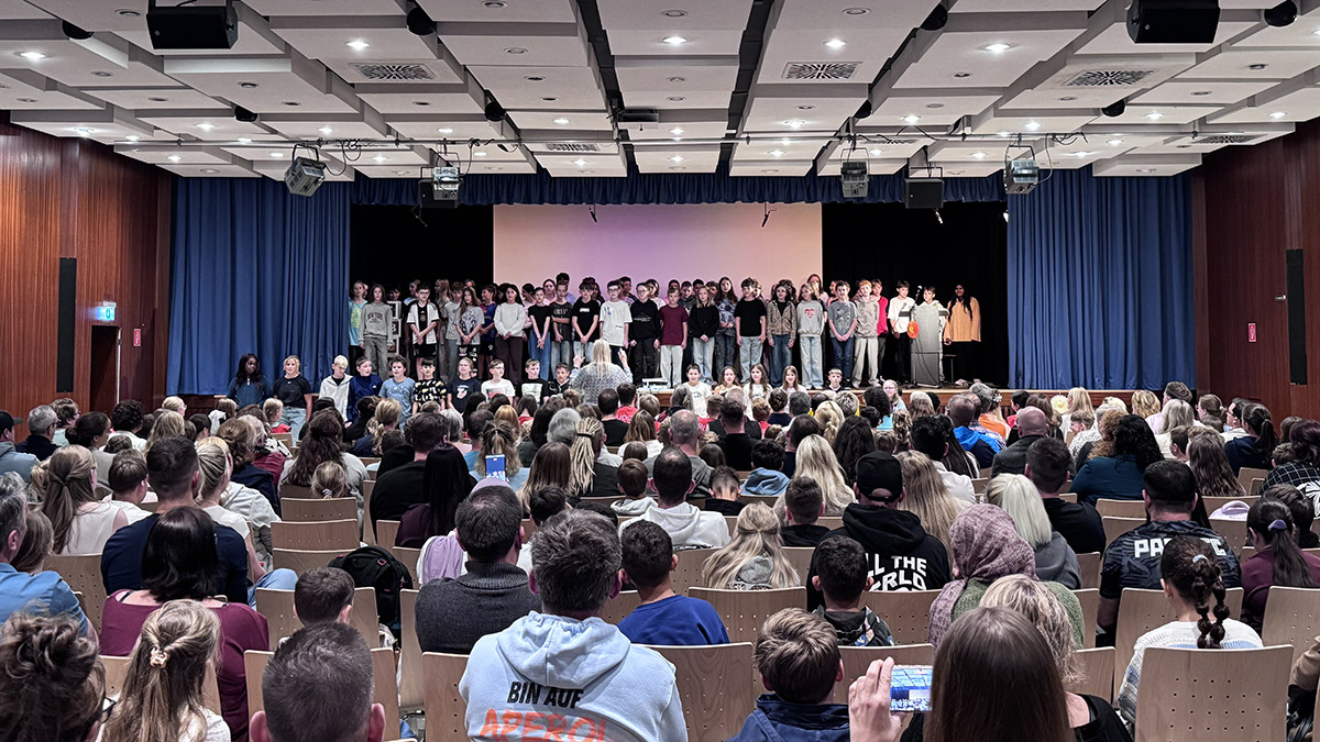 Volles Haus in der Aula des Schulzentrums: Die neuen Fünftklässlerinnen und Fünftlässler wurden an der "Ebege" begrüßt.