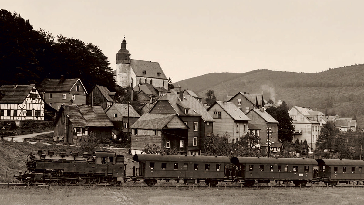 Die Eisenbahn zwischen Freudenberg und Olpe ist eines der Motive im neuen Foto-Kalender des 4Fachwerk-Museums.