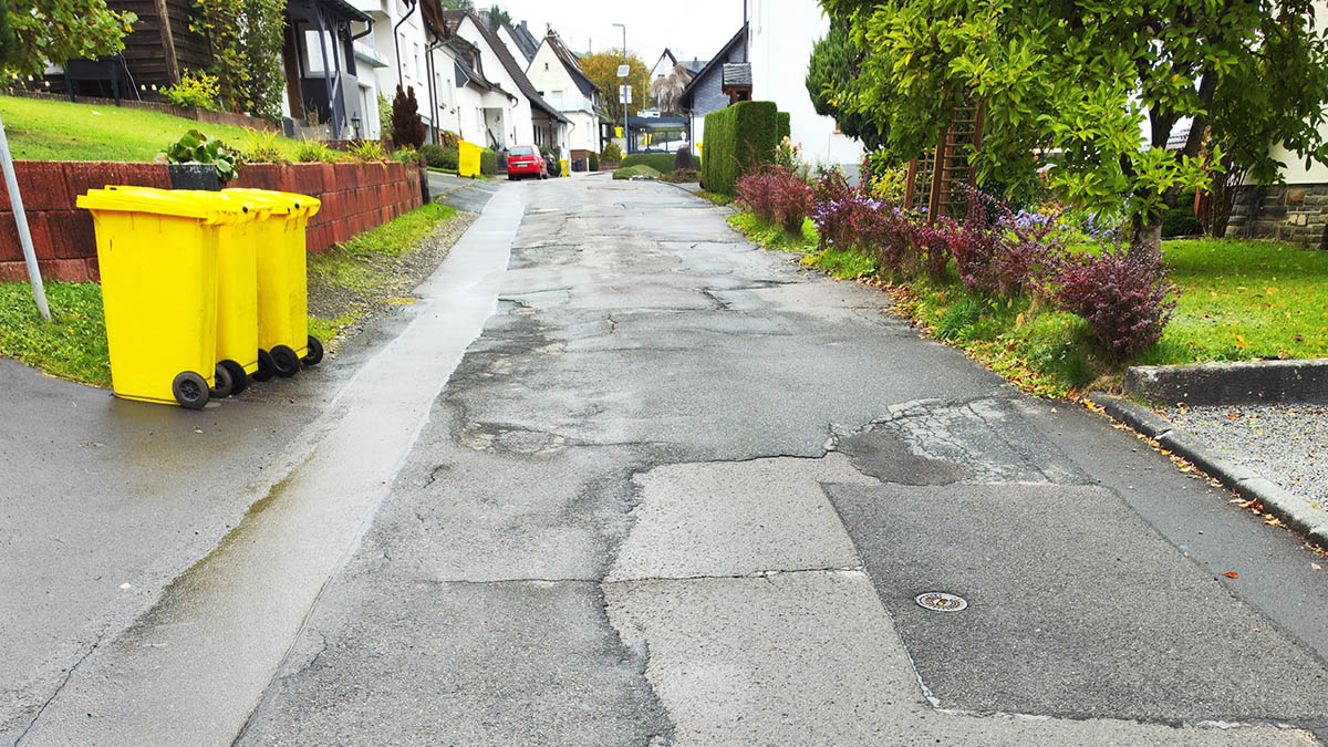 Die Straße "Zum Stöcker Hof" soll ab kommendem Jahr komplett saniert werden. Die Stadtverwaltung plant dafür 1,2 Millionen Euro ein.